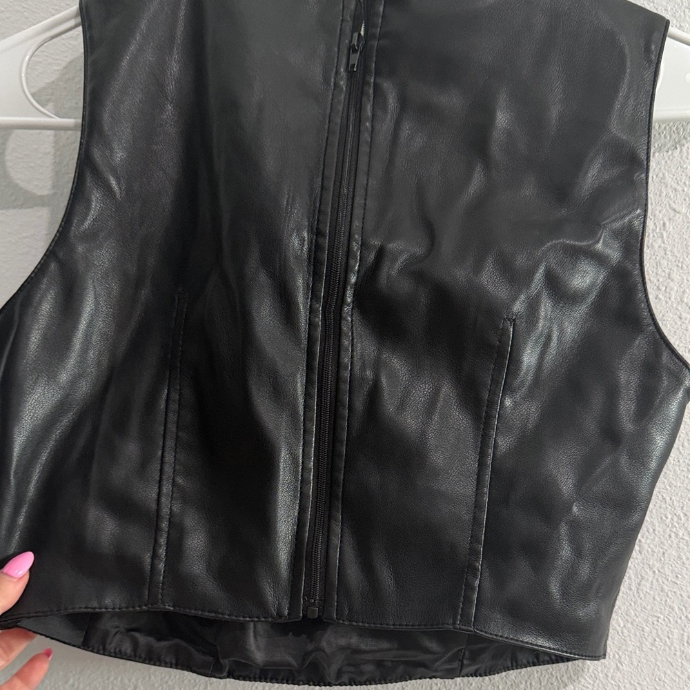 7 for All Man Kind SET - Faux Leather Shorts and Crop - Picture 7 of 13